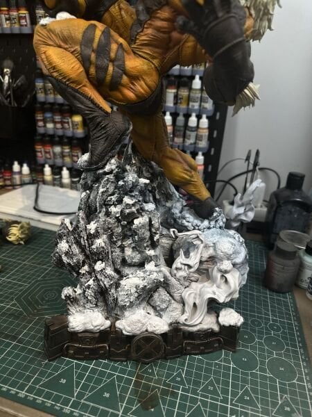 Wolverine vs Sabertooth Diorama